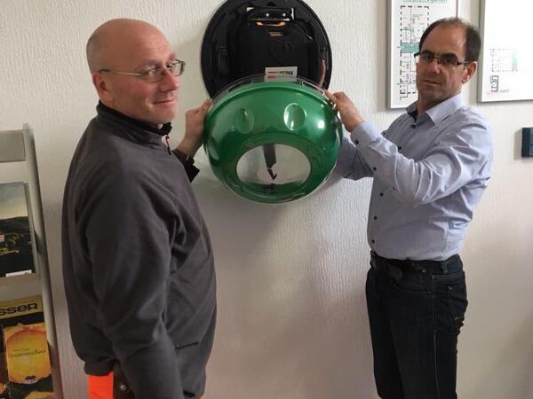 Montage eines öffentlichen Defibrillators